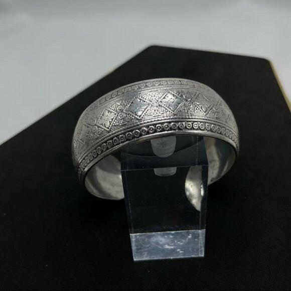 Coastal Cowgirl silver cuff bracelet with engraved patterns Boho & western vibes - Picture 7 of 10